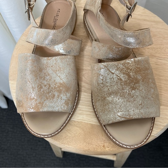 Kelsi Dagger gold sandals - Picture 3 of 11